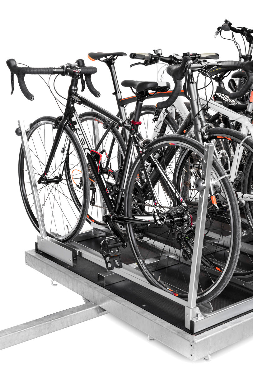 El remolque puede transportar de 12 a 15 bicicletas en posición horizontal
