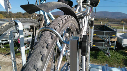 El remolque puede transportar de 12 a 15 bicicletas en posición horizontal